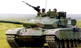 Những chiếc xe tăng thiết kế từ 30 năm trước không còn phù hợp với thể hình binh sĩ Trung Quốc hiện tại.