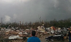 Khung cảnh hoang tàn sau lốc xoáy ở Mayflower, Arkansas.