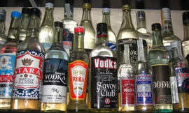 Rượu "xịn" tăng giá, có thể làm tăng việc tiêu thụ rượu lậu, rượu giả. Ảnh: Minh họa