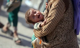 Đứa trẻ quấy khóc vì đói, khát