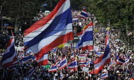 Nổ súng ngày 'đóng cửa' Bangkok, 2 người bị thương