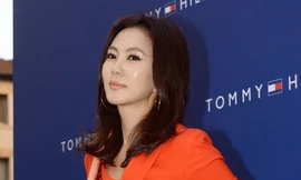 Kim Nam Joo mặt căng mịn ở tuổi 43 