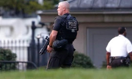 Nhà Trắng được canh gác nghiêm ngặt