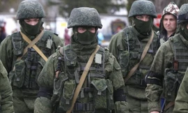 Những lính Nga bịt mặt trên bán đảo Crimea, Ukraine