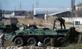 Căn cứ hải quân ở Feodosia của Ukraine trước đó cũng từng bị quân Nga vây hãm