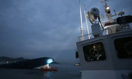 Đội cứu hộ gần phà Sewol bị đắm