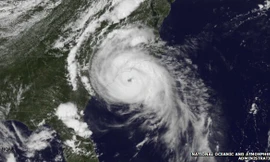 Dân Mỹ đón Quốc khánh trong bão lớn