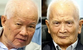 Hai cựu thủ lĩnh Khmer Đỏ, gồm Nuon Chea (88 tuổi, phải) và Khieu Samphan (83 tuổi) 