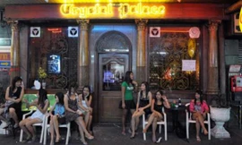 Khu đèn đỏ Patpong nổi tiếng ở Bangkok, Thái Lan