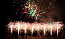 Trình diễn pháo hoa tại cuộc thi bắn pháo hoa Quốc tế Đà Nẵng 2013. (Nguồn: TTXVN)