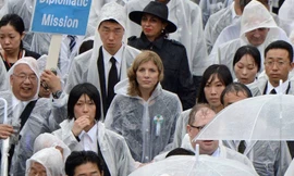 Đại sứ Mỹ tại Nhật Bản Caroline Kennedy có mặt trong buổi tưởng niệm sáng 6/8 ở Mái vòm Bom Nguyên tử tại Khu Tưởng niệm Hòa bình Hiroshima