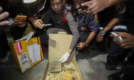 Cảnh sát đang kiểm tra 3 bưu kiện chứa bộ phận trẻ sơ sinh