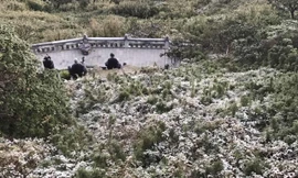 Băng tuyết phủ trắng Fansipan đẹp như ở trời Âu