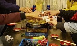 Mâu thuẫn trong cuộc rượu, 9X dùng dao đâm chết bạn