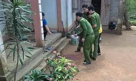 Cơ quan công an đang khám nghiệm hiện trường vụ án.