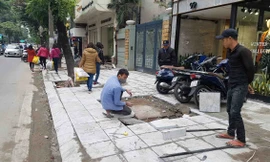 Vỉa hè lát đá tự nhiên tiền tỷ “uốn lượn mềm mại” 