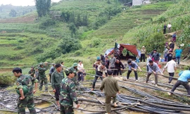 Suốt 9 ngày, hơn 100 người được huy động cứu hộ tìm kiếm nạn nhân. 