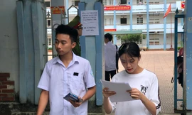 Thí sinh dự thi THPT tại điểm trường Tô Hiệu (Sơn La).