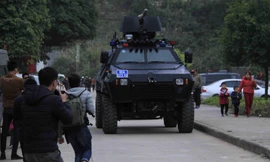 Xe bọc thép được huy động đến ga Đồng Đăng trong chiều nay (25/2).