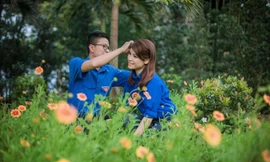 Độc đáo bộ ảnh cưới với áo Đoàn thanh niên 