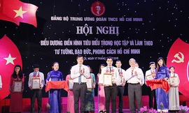 Anh Lê Quốc Phong, Bí thư thứ nhất T.Ư Đoàn biểu dương các gương điển hình học tập Bác. 