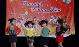 Dàn siêu mẫu nhí 'độ bộ' đón Trung Thu
