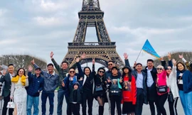Nhiều khách Việt quan tâm và đăng ký tua châu Âu mùa thu