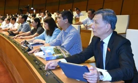 Quốc hội đồng ý tách Luật Giao thông đường bộ thành hai luật