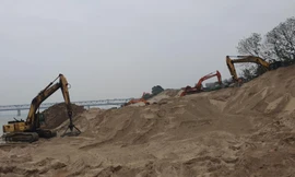 'Thủ phủ' tập kết vật liệu, trạm trộn bê tông 