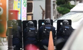 Khu vực bên ngoài bưu điện nơi nghi phạm đang khống chế con tin. (Ảnh: JiJi)