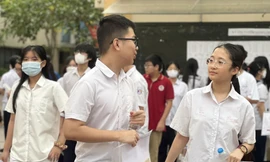 Kỳ thi tuyển sinh lớp 10 của Hà Nội năm nào cũng căng thẳng vì tỉ lệ đỗ trường công không cao