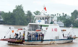 Phà Vàm Cống nối đôi bờ sông Hậu hoạt động trở lại