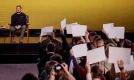 Tổng thống Ukraine Volodymir Zelensky trong cuộc họp báo cuối năm ngày 19/12. (Ảnh: Reuters)