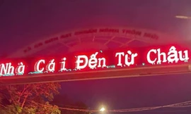 Tin mới vụ cổng chào ở Bình Dương xuất hiện dòng chữ lạ