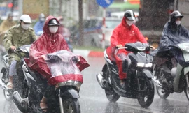 Miền Bắc tiếp tục mưa dông trước khi chuyển nắng nóng