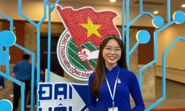 Bạn trẻ trải nghiệm triển lãm thực tế ảo tại lễ ra quân Tháng Thanh niên 2023 ẢNH: VƯƠNG ĐỨC 