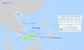 Áp thấp nhiệt đới suy yếu, miền Trung sắp mưa rất lớn