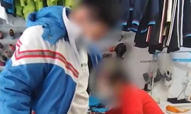 Trung Quốc: Cậu bé 13 tuổi mang vóc dáng 'người khổng lồ' 