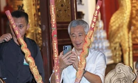 Thủ tướng Singapore Lý Hiển Long tham quan phố cổ Hà Nội