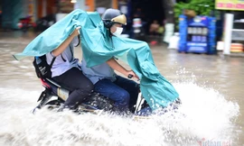 Miền Bắc, miền Trung chuyển mưa lớn dài ngày