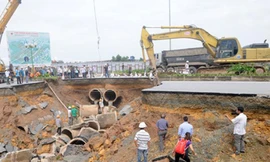 Khắc phục 'hố tử thần khổng lồ' ở Hà Nội