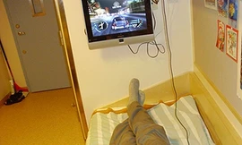 Tù nhân Thụy Điển được dùng di động, máy tính