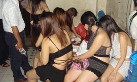 Nguy cơ lây nhiễm HIV từ gái bán dâm Ảnh: L.N