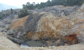 Rừng phòng hộ bị khai thác than