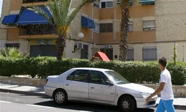 Nghi án mẹ ném con vào cống nước thải