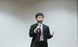 Khang tại cuộc thi tài năng diễn thuyết tổ chức vào năm 2010