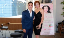 Á quân The Face Khánh Ngân vai trần quyến rũ bên MC Anh Tuấn