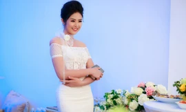 Hoa hậu Ngọc Hân tươi tắn khoe vai trần gợi cảm 