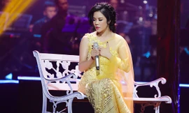 Thu Phương kiêu sa trên sân khấu với váy dạ hội vàng rực