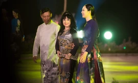 Dàn nghệ sĩ gạo cội của điện ảnh Việt trình diễn áo dài